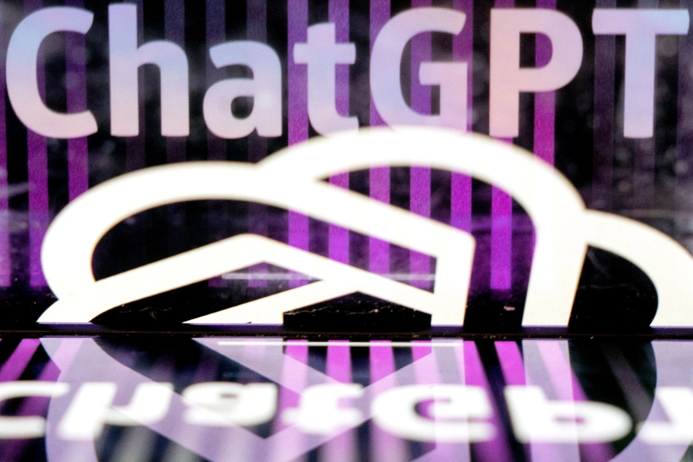 Itália bloqueia uso do ChatGPT no país