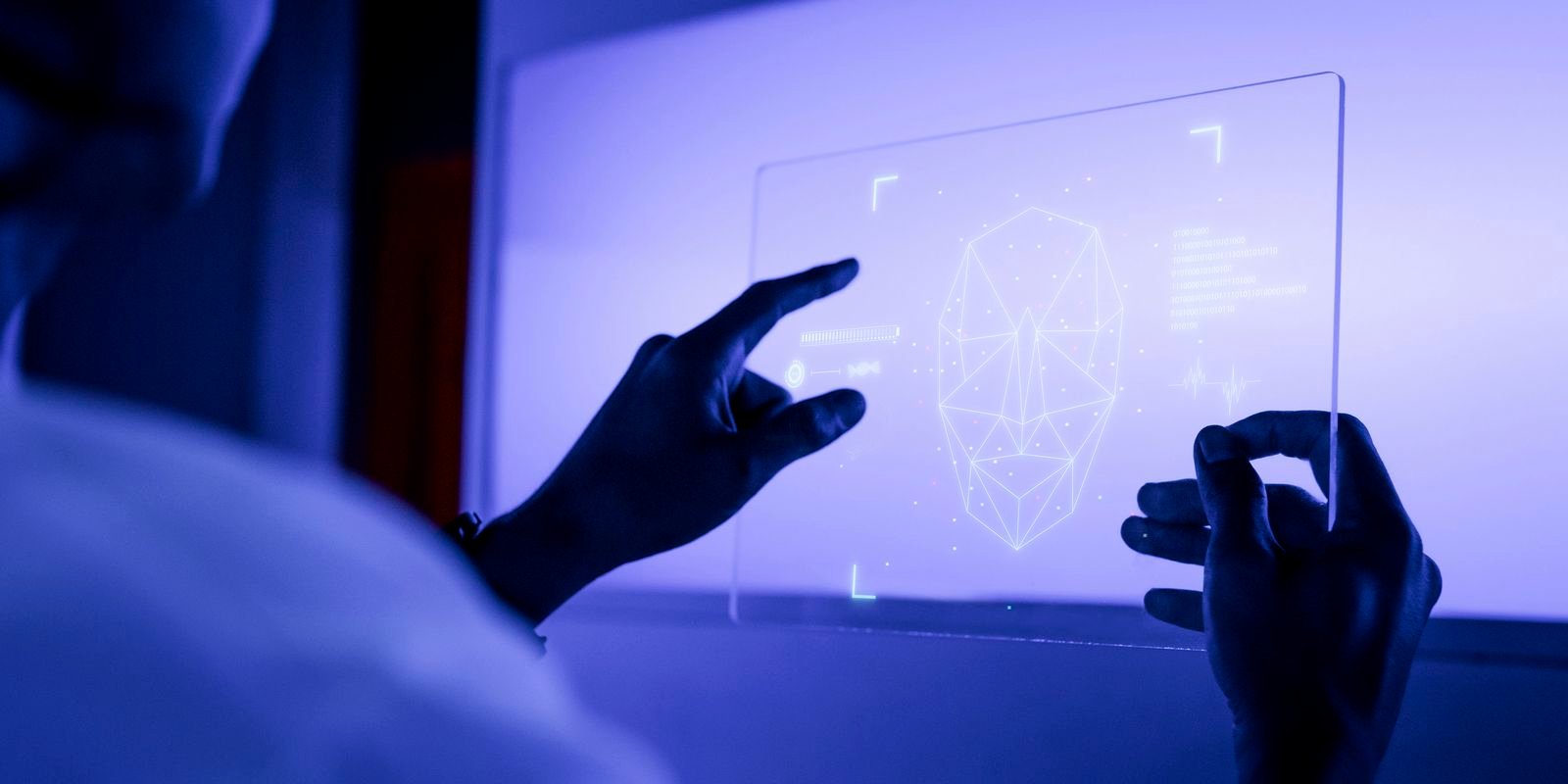 1743179192 designer usando uma tecnologia futurista de tela de tablet digital transparente