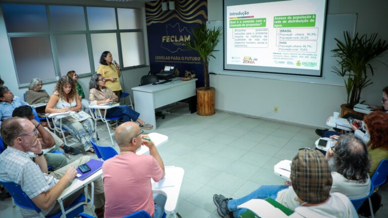 Workshop Iniciativa Amazônia +10 reúne cientistas para apresentar avanços sobre a região 61 Fapeam Oficinas do Workshop da Iniciativa Amazonia 10 Pesquisadora Samira Carvalho Fotos Ayrton Lope