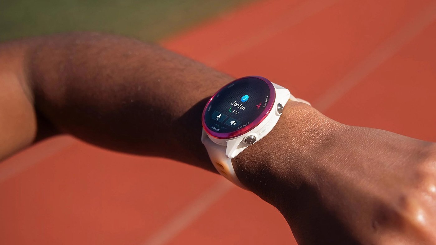 Garmin Forerunner 570 new bezel design in pink w1400h788