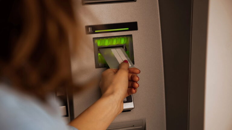 Banco anuncia encerramento de atividades em 60 dias e causa alerta global 32 banco 1746713193482