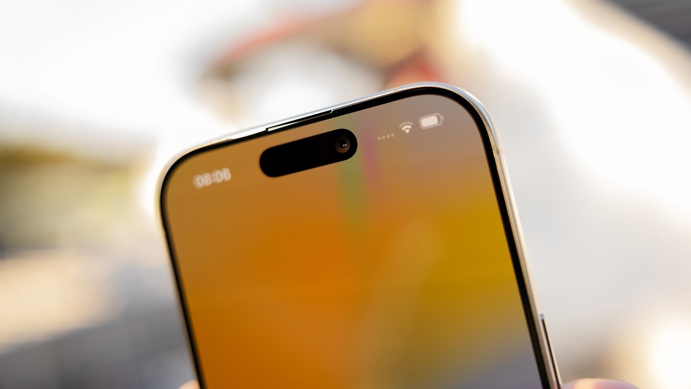 nextpit iPhone 16 Pro Hands On Dynamic Island w1400h788