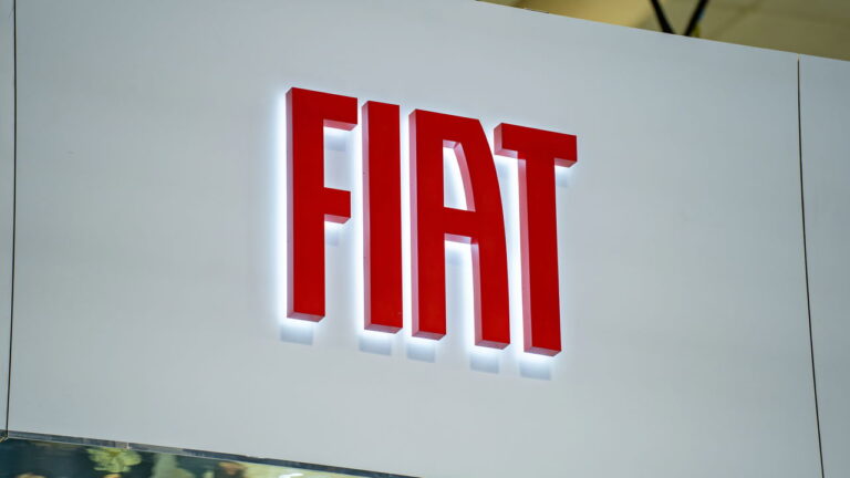 Fiat lança compacto econômico que conquista o Brasil e deixa até modelos de luxo para trás nas vendas 85 Fiat logo 1748457525470