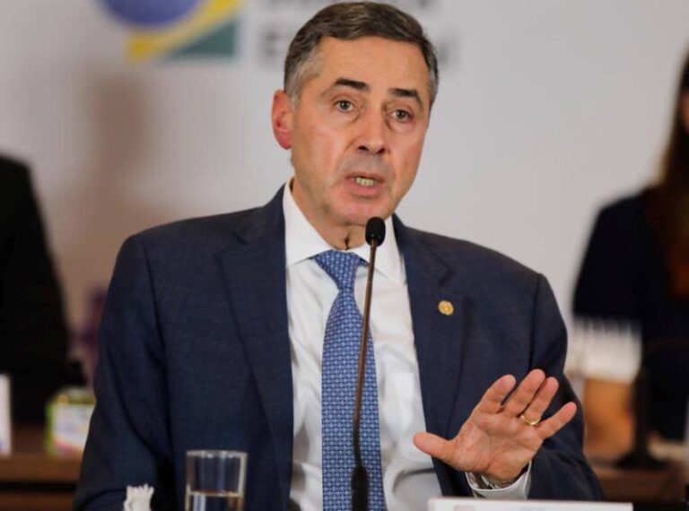 Presidente do STF defende regulação da inteligência artificial para proteger direitos 25 barroso 1 868x644 1