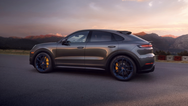 Porsche Cayenne GTS 2025 chega com motor com o mais potente da linha 29 cayenne turbo gt side resized