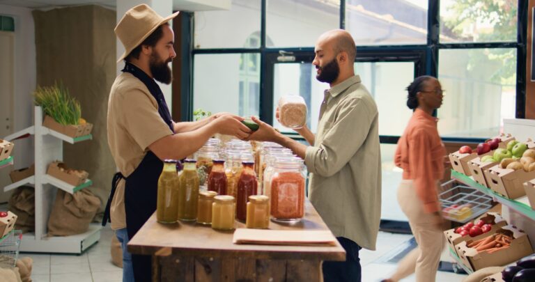 Google, Sebrae e Alura lançam curso de IA voltado a pequenos negócios 63 shopper presents seasonings and products 2025 02 20 04 11 09 utc scaled