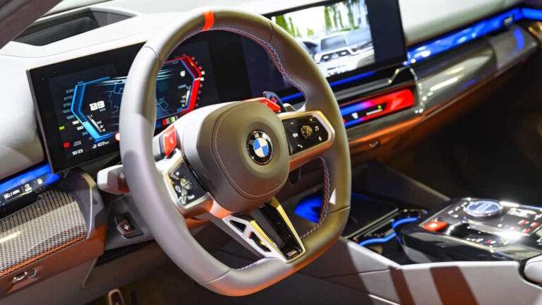 Há mais um fabricante que rejeita o CarPlay Ultra. Agora é a BMW 25 bmw ecra 01