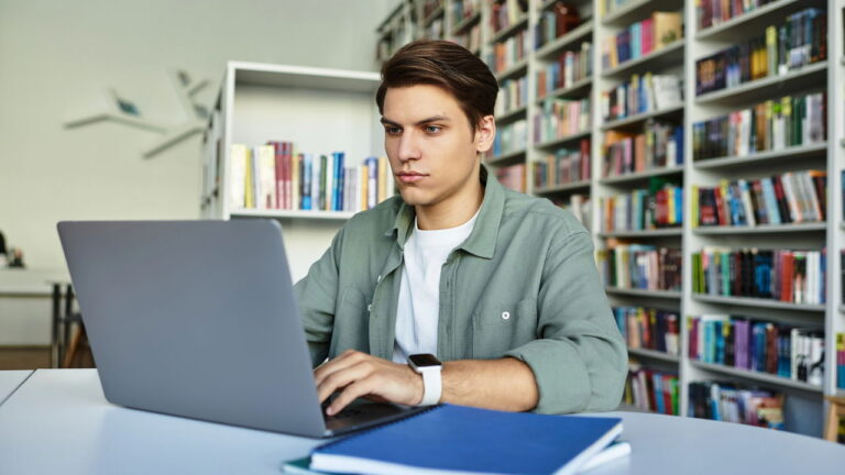 As 3 plataformas de aprendizado com IA que aceleram seus estudos 24 Estudos 1756490155613