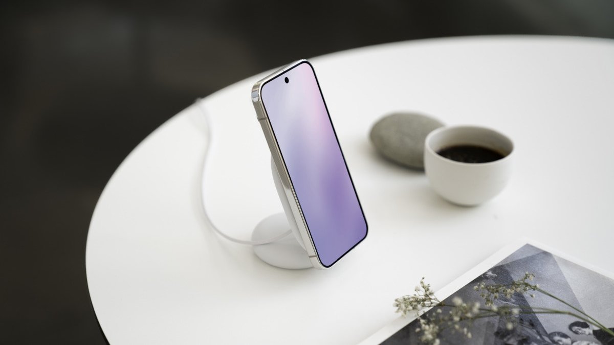 google pixelsnap charger with stand 1