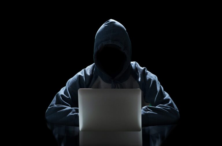violação de dados custa R$ 7,19 milhões a empresas no Brasil 60 hacker standing human anonymous in safety securit 2024 10 18 10 02 34 utc scaled