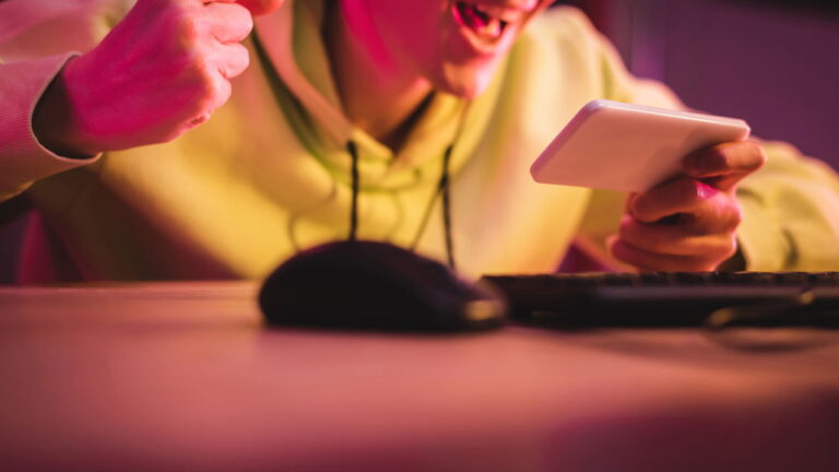 Seu celular pode virar um videogame com um toque só 40 jogando no celular 1754937715216