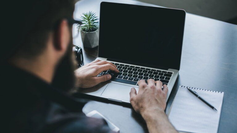 As 3 marcas de notebooks mais duráveis e boas de investir segundo a IA ! 29 notebook 1755365236756