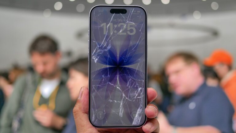 Deixou cair o iPhone 17? Veja quanto vai pagar para reparar o ecrã e outros componentes 25 iphone17 partido00