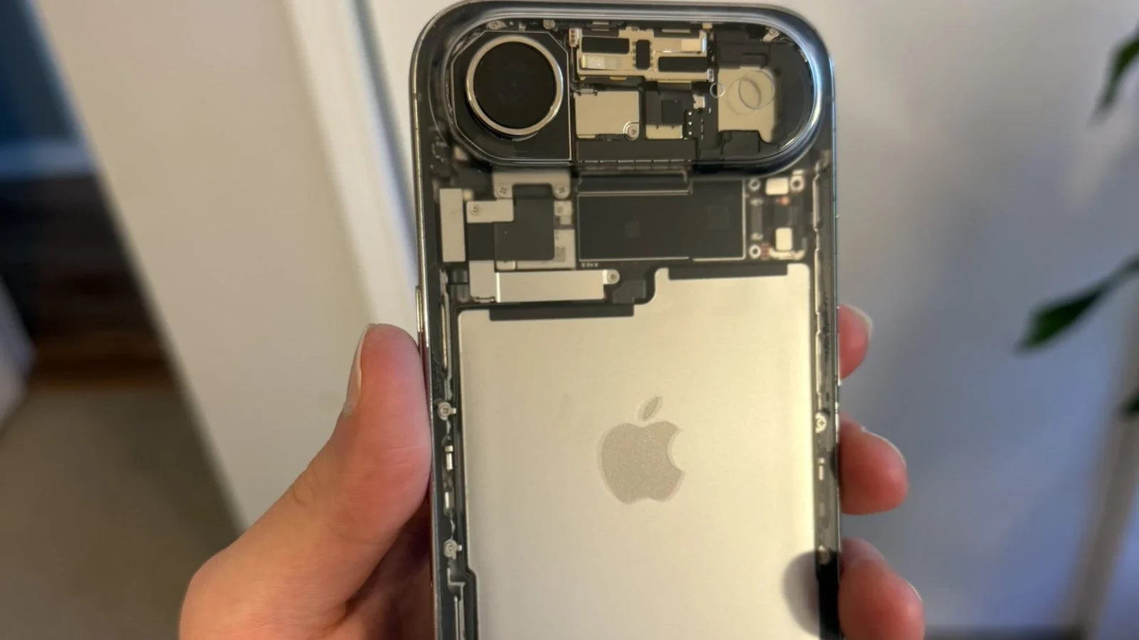 iphone air transparente00.webp