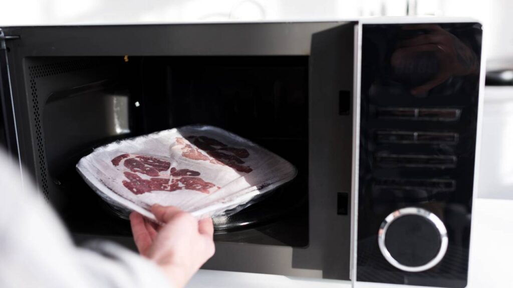 Por que alguns alimentos esquentam mais que outros no micro-ondas 5 micro ondas 1761150870319