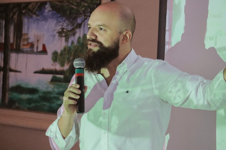 ''Entre ganhar dinheiro e transformar o mundo, podemos ficar com os dois', diz Rufo Paganini 30 rufo paganini