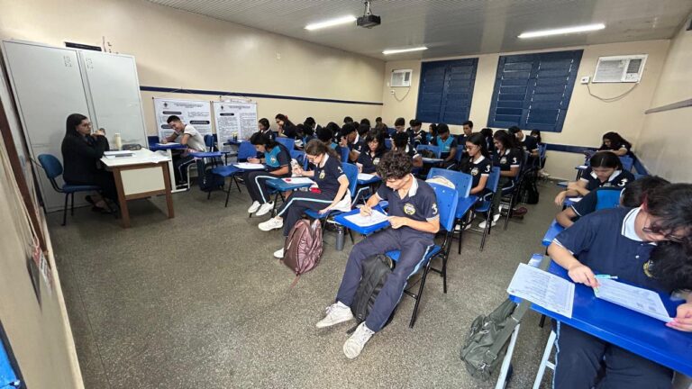 Fapeam lança programa inédito para apoiar estudantes em olimpíadas científicas 47 sala de aula escola estadual