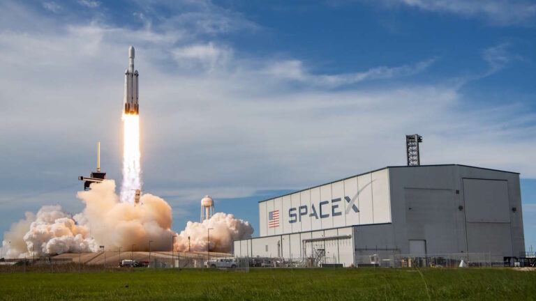 SpaceX quer um milhão de satélites para centros de IA no espaço 18 spacex 1