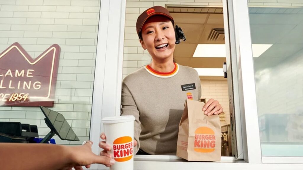 E se o seu patrão pudesse medir a sua simpatia? Burger King testa headset com IA que poderá 2 bk assistant1