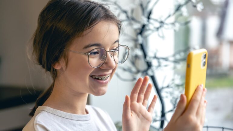 adolescente jovem smartphone