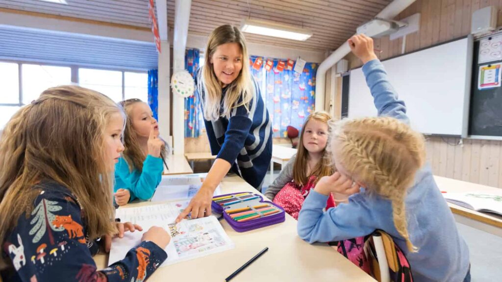 Noruega vai restringir o uso de ferramentas de IA nas salas de aula 4 noruega escola criancas02