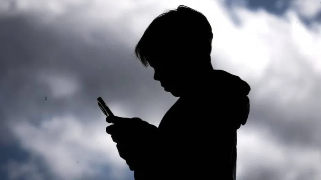 Meta permitiu anúncios com imagens de abuso infantil geradas por IA 3 Meta permitiu anuncios com imagens de abuso infantil geradas por