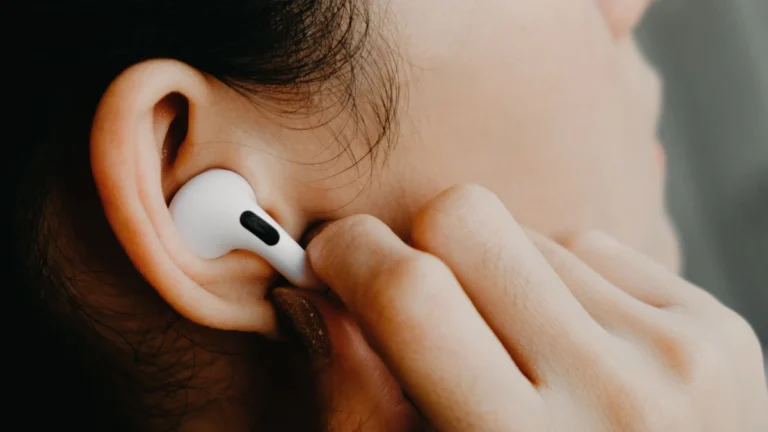 macOS Tahoe revela acidentalmente os novos AirPods com câmaras e Inteligência Visual 28 macOS Tahoe revela acidentalmente os novos AirPods com camaras e