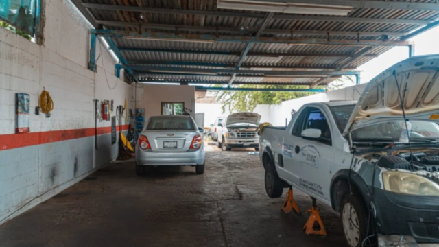Carros antigos estão ganhando uma segunda chance — e há uma razão tecnológica para isso