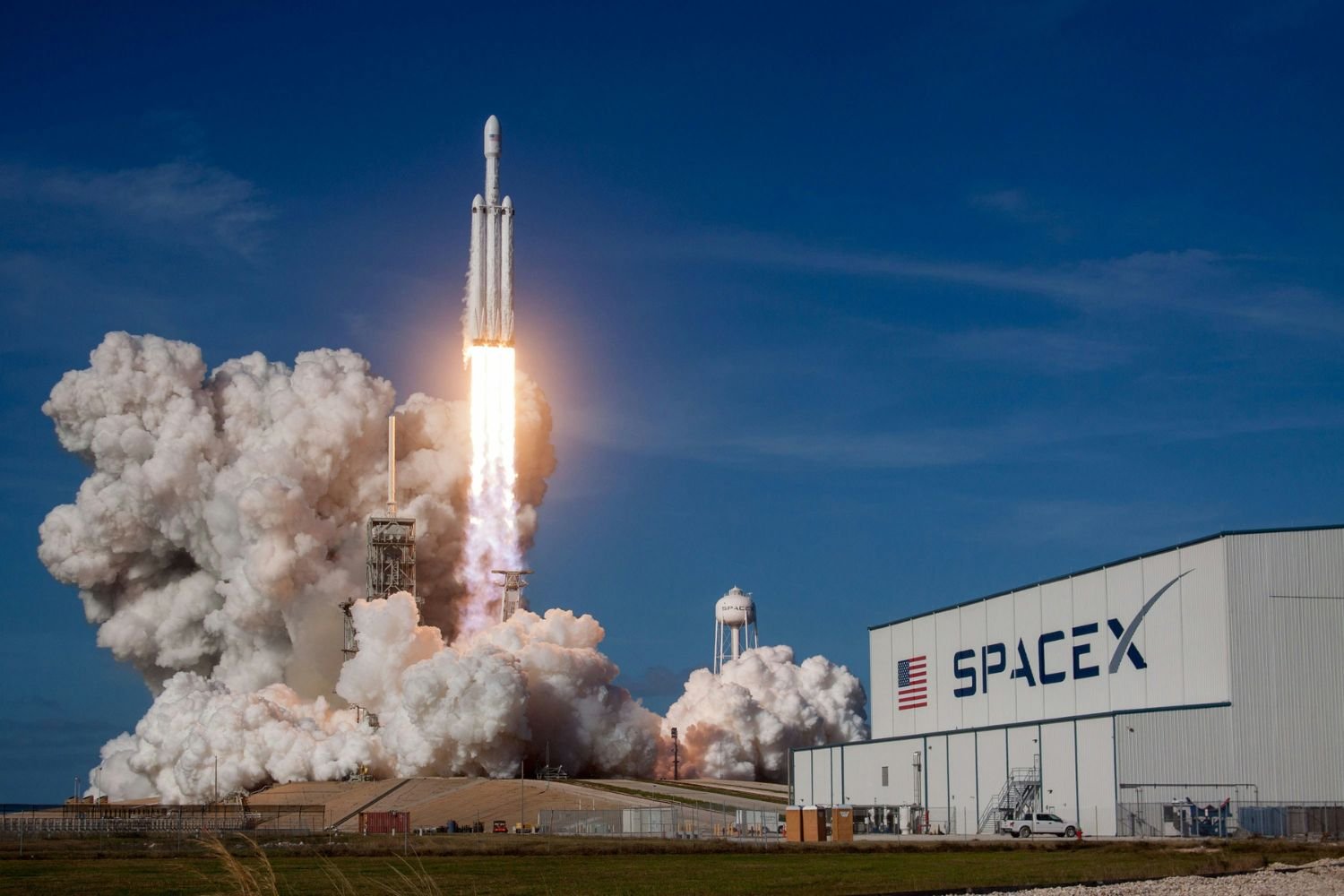 Elon Musk quer unir Tesla e SpaceX e criar uma gigante de US$ 3,5 trilhões