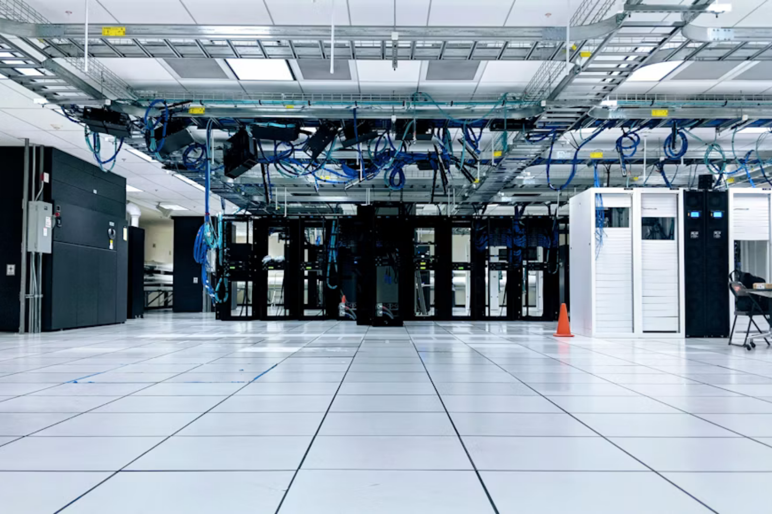 O que é fotônica e como a luz pode reduzir o consumo de energia e água da inteligência artificial 4 Centros De Dados Podem Quase Triplicar Consumo De água Em Cinco Anos Com Avanço Da Ia