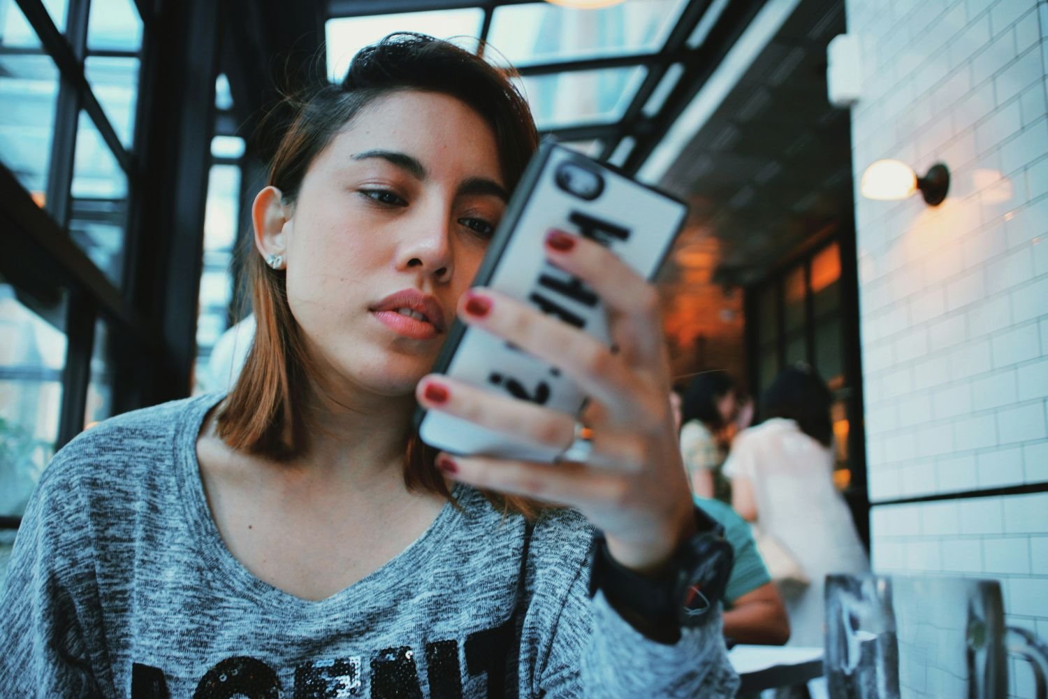 Meta vai avisar pais sobre buscas de adolescentes por suicídio e sinais de risco em conversas com IA 4 Você olha o celular mesmo sem receber notificações? Esse hábito pode esconder um problema