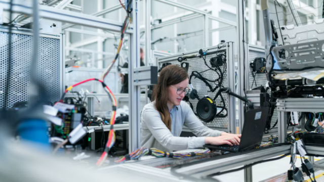 A IA pode abrir mais vagas do que eliminar. O desafio é chegar aos novos empregos