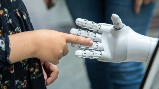 Humanos e IA podem se fundir em 2045? A previsão por trás dessa data 3 Humanos e IA podem se fundir em 2045? A previsão por trás dessa data