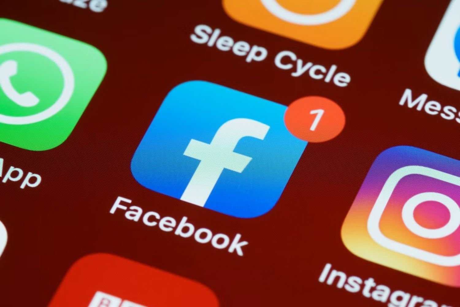 Meta vai avisar pais sobre buscas de adolescentes por suicídio e sinais de risco em conversas com IA 3 Antes dos alertas dominarem o celular, o Facebook criou um app que queria transformar cada notificação em notícia