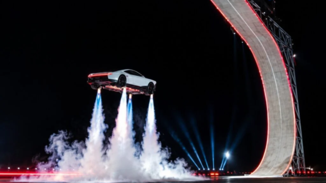 O carro mais ousado da Tesla utiliza propulsores da SpaceX e desafia os limites dos esportivos elétricos