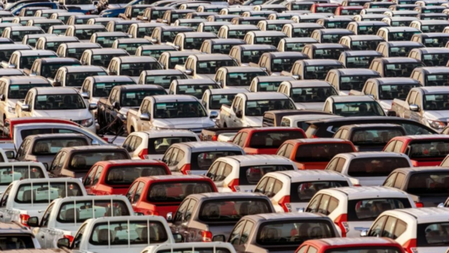 A China já consegue fabricar carros para o mundo inteiro. O novo gargalo está em tirá-los do país